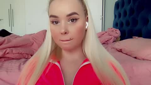 Snapshot of blond_diamond chatting on January 2025 09:57:02 AM Lana online show from January 2025 09:57:02 AM