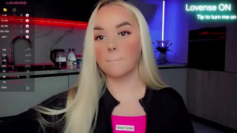 Snapshot of blond_diamond chatting on January 2025 03:23:02 AM Lana online show from January 2025 03:23:02 AM