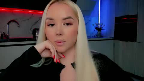 Snapshot of blond_diamond chatting on January 2025 06:38:02 AM Lana online show from January 2025 06:38:02 AM