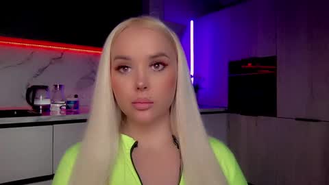 Snapshot of blond_diamond chatting on January 2025 06:24:01 AM Lana online show from January 2025 06:24:01 AM