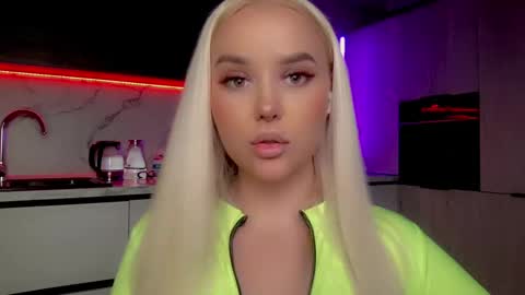 Snapshot of blond_diamond chatting on January 2025 06:53:02 AM Lana online show from January 2025 06:53:02 AM