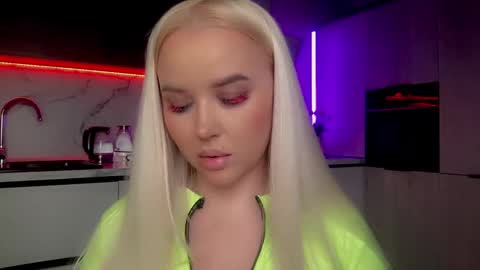 Snapshot of blond_diamond chatting on January 2025 09:55:02 AM Lana online show from January 2025 09:55:02 AM