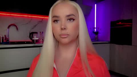 Snapshot of blond_diamond chatting on January 2025 04:21:01 AM Lana online show from January 2025 04:21:01 AM