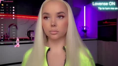 Snapshot of blond_diamond chatting on January 2025 08:07:02 AM Lana online show from January 2025 08:07:02 AM