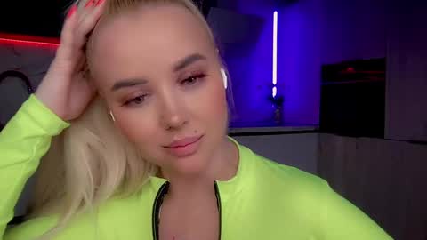 Snapshot of blond_diamond chatting on January 2025 07:39:01 PM Lana online show from January 2025 07:39:01 PM