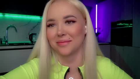 Snapshot of blond_diamond chatting on March 2025 06:08:01 AM Lana online show from March 2025 06:08:01 AM