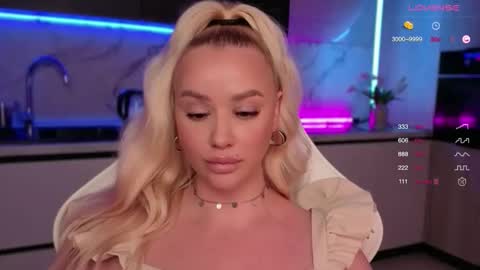 Snapshot of blond_diamond chatting on September 2025 01:24:02 PM Lana online show from September 2025 01:24:02 PM