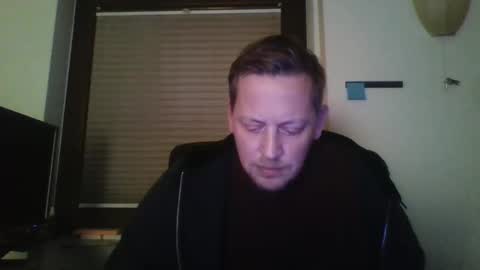 Snapshot of blonde32m chatting on December 2024 04:01:02 PM blonde32m online show from December 2024 04:01:02 PM