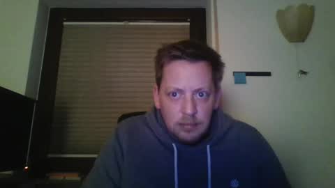 Snapshot of blonde32m chatting on December 2024 01:24:02 AM blonde32m online show from December 2024 01:24:02 AM