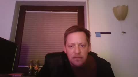 Snapshot of blonde32m chatting on December 2024 12:43:02 AM blonde32m online show from December 2024 12:43:02 AM