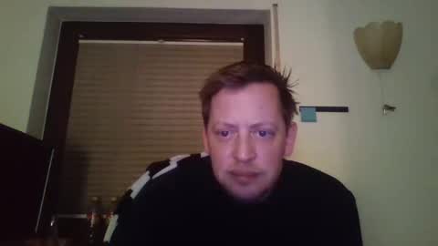 Snapshot of blonde32m chatting on January 2025 05:46:02 AM blonde32m online show from January 2025 05:46:02 AM