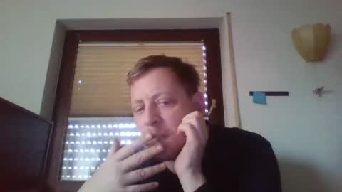 Snapshot of blonde32m chatting on January 2025 09:39:01 AM blonde32m online show from January 2025 09:39:01 AM