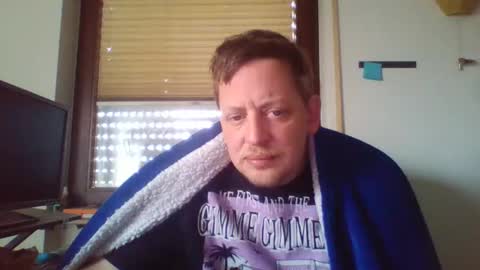 Snapshot of blonde32m chatting on February 2025 08:22:02 AM blonde32m online show from February 2025 08:22:02 AM