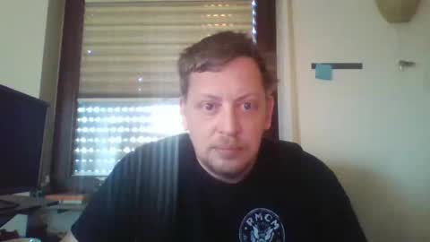 Snapshot of blonde32m chatting on March 2025 06:16:02 AM blonde32m online show from March 2025 06:16:02 AM