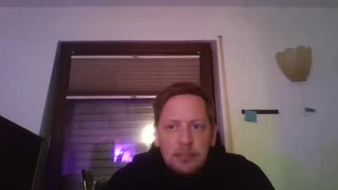 Snapshot of blonde32m chatting on September 2025 06:40:02 PM blonde32m online show from September 2025 06:40:02 PM