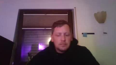 Snapshot of blonde32m chatting on September 2025 05:49:01 PM blonde32m online show from September 2025 05:49:01 PM