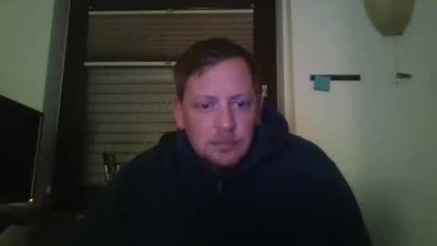 Snapshot of blonde32m chatting on October 2025 10:05:01 PM blonde32m online show from October 2025 10:05:01 PM