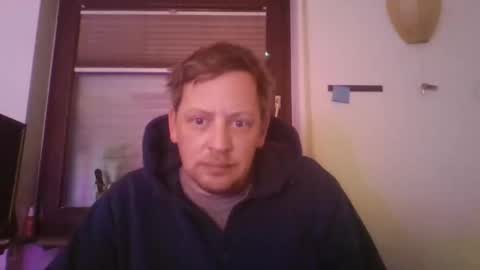 Snapshot of blonde32m chatting on October 2025 06:03:01 AM blonde32m online show from October 2025 06:03:01 AM