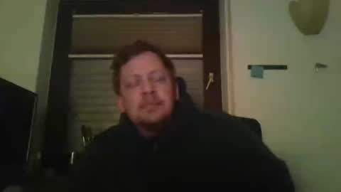 Snapshot of blonde32m chatting on November 2025 05:43:02 AM blonde32m online show from November 2025 05:43:02 AM