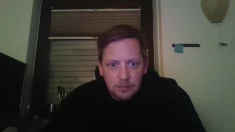 Snapshot of blonde32m chatting on November 2025 07:16:01 PM blonde32m online show from November 2025 07:16:01 PM