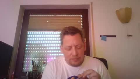 Snapshot of blonde32m chatting on November 2025 06:57:02 AM blonde32m online show from November 2025 06:57:02 AM