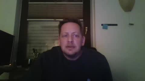 Snapshot of blonde32m chatting on November 2025 06:17:01 PM blonde32m online show from November 2025 06:17:01 PM