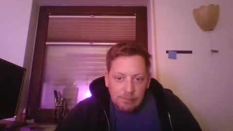 Snapshot of blonde32m chatting on November 2025 04:34:02 PM blonde32m online show from November 2025 04:34:02 PM