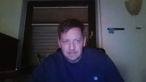 Snapshot of blonde32m chatting on November 2025 10:31:02 PM blonde32m online show from November 2025 10:31:02 PM