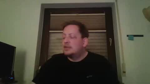 Snapshot of blonde32m chatting on November 2025 05:33:01 AM blonde32m online show from November 2025 05:33:01 AM