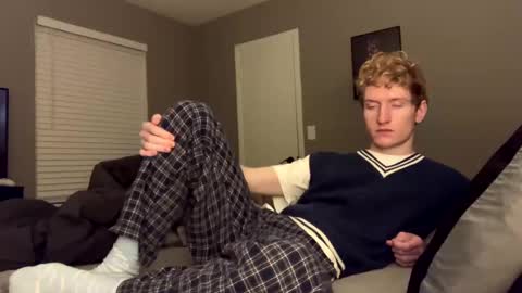 Snapshot of blonde_boi99 chatting on December 2024 06:06:02 AM Blondie online show from December 2024 06:06:02 AM