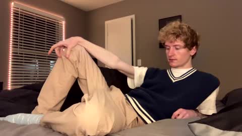 Snapshot of blonde_boi99 chatting on January 2025 02:27:01 AM Blondie online show from January 2025 02:27:01 AM