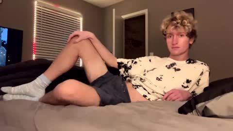 Snapshot of blonde_boi99 chatting on September 2025 03:33:02 AM Blondie online show from September 2025 03:33:02 AM