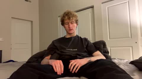 Snapshot of blonde_boi99 chatting on December 2025 11:20:02 PM Blondie online show from December 2025 11:20:02 PM