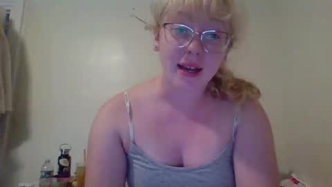 Snapshot of blonde_katie chatting on July 2026 03:26:02 PM Katie online show from July 2026 03:26:02 PM