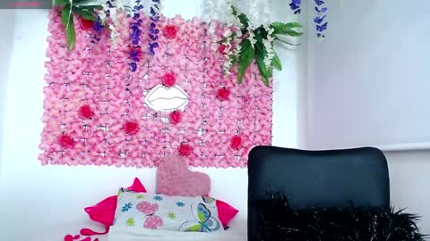 Snapshot of blonde_squirt_ chatting on January 2025 11:41:01 PM blonde_squirt_ online show from January 2025 11:41:01 PM