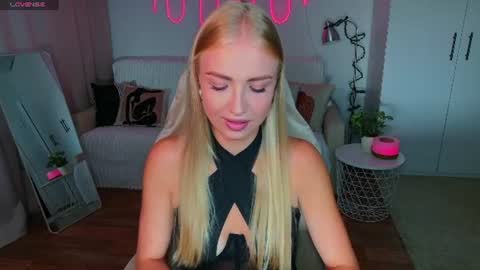Snapshot of blonde_vibe chatting on July 2026 02:45:02 PM Nessa online show from July 2026 02:45:02 PM