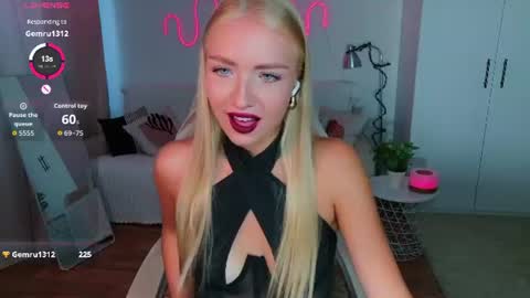 Snapshot of blonde_vibe chatting on July 2026 11:56:02 AM Nessa online show from July 2026 11:56:02 AM