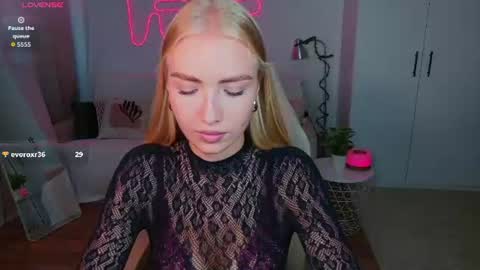 Snapshot of blonde_vibe chatting on July 2026 02:15:01 PM Nessa online show from July 2026 02:15:01 PM