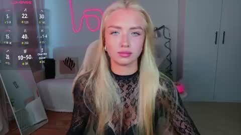 Snapshot of blonde_vibe chatting on August 2026 07:29:01 AM Nessa online show from August 2026 07:29:01 AM