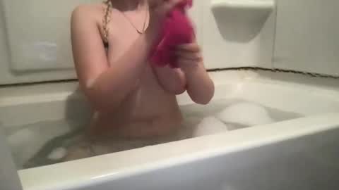 Snapshot of blondebaby18x chatting on December 2025 02:21:01 PM BlondeBaby online show from December 2025 02:21:01 PM