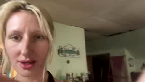 Gia  online show from September 2025 04:41:01 PM