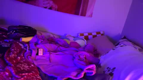 Gia  online show from November 2025 02:44:01 AM