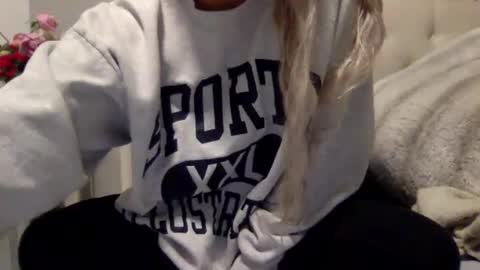 Snapshot of blondebunnyx1 chatting on January 2025 01:31:01 AM Blondebunnyx1 online show from January 2025 01:31:01 AM