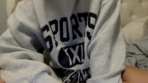 Snapshot of blondebunnyx1 chatting on January 2025 04:41:01 AM Blondebunnyx1 online show from January 2025 04:41:01 AM