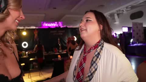 Snapshot of blondefoxsilverfox chatting on February 2025 02:16:01 AM blondefoxsilverfox online show from February 2025 02:16:01 AM