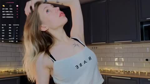 Snapshot of blondekelly chatting on June 2026 04:42:02 PM Kelly online show from June 2026 04:42:02 PM