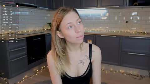 Snapshot of blondekelly chatting on June 2026 04:12:01 PM Kelly online show from June 2026 04:12:01 PM