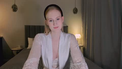 Snapshot of blondiemermaid chatting on December 2024 04:06:01 PM Mia online show from December 2024 04:06:01 PM