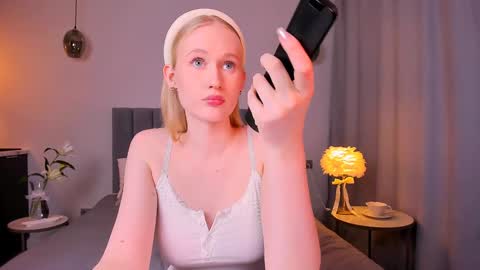 Snapshot of blondiemermaid chatting on January 2025 06:35:01 PM Mia online show from January 2025 06:35:01 PM