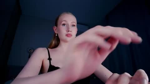 Snapshot of blondiemermaid chatting on May 2026 09:09:01 PM Mia online show from May 2026 09:09:01 PM